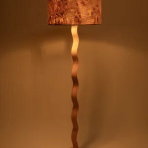 JUURI Stehlampe aus Mazel Holzfurnier handgefertigte Holz Stehlampe
