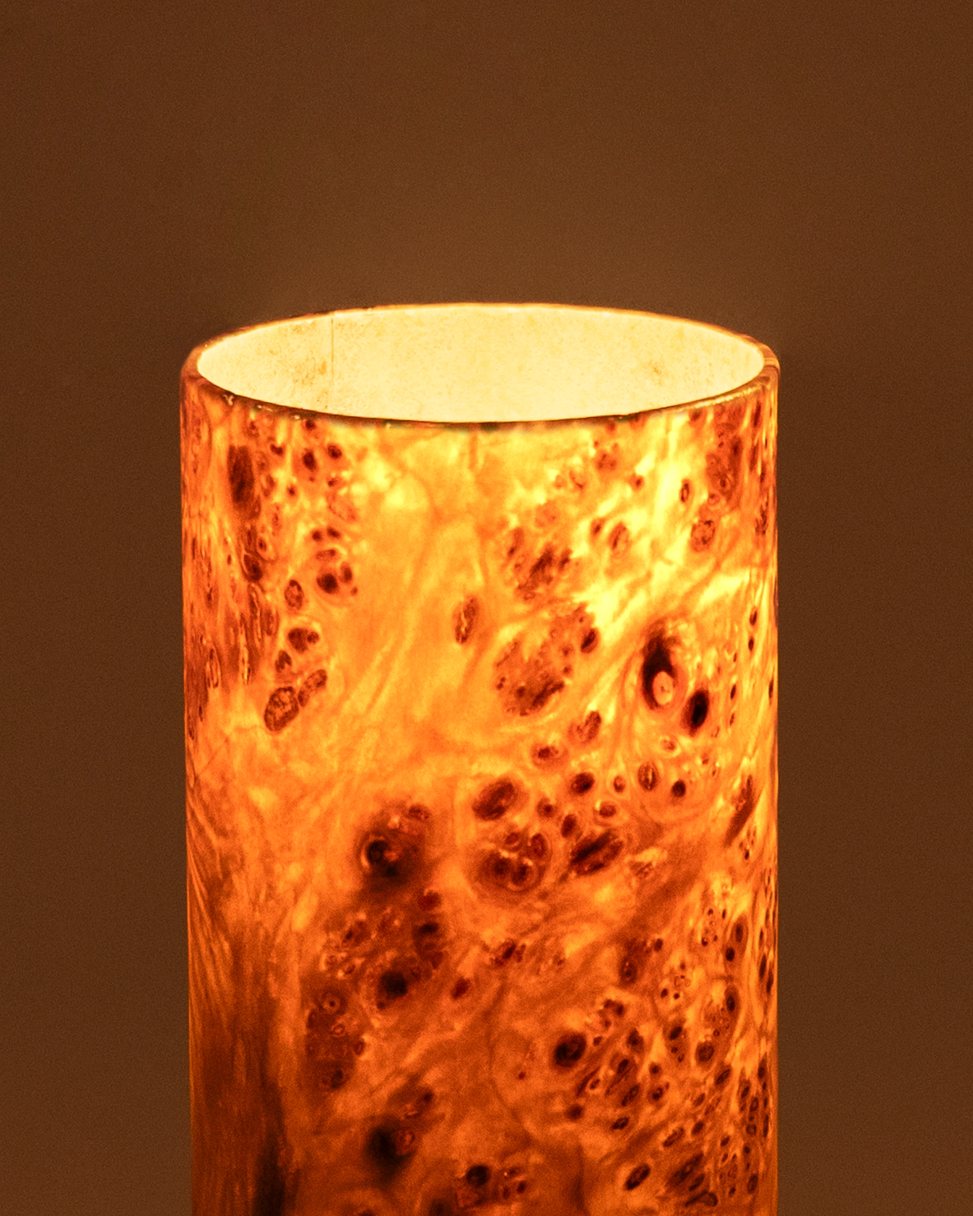 liekkı-holz-tischleuchte-detail-laurel-