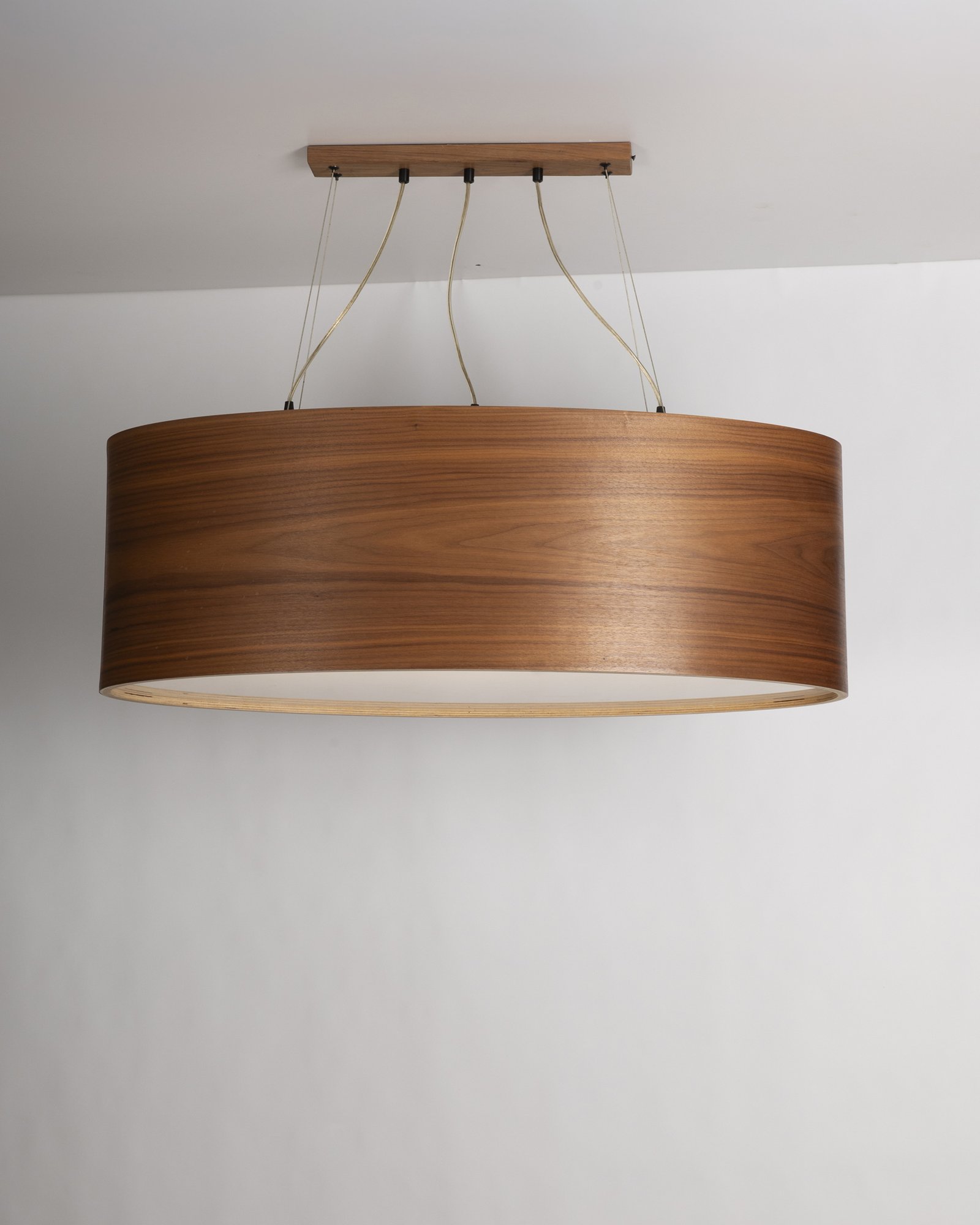 moderne große Pendelleuchte 90 cm aus Walnuss Holzfurnier für Wohnzimmer