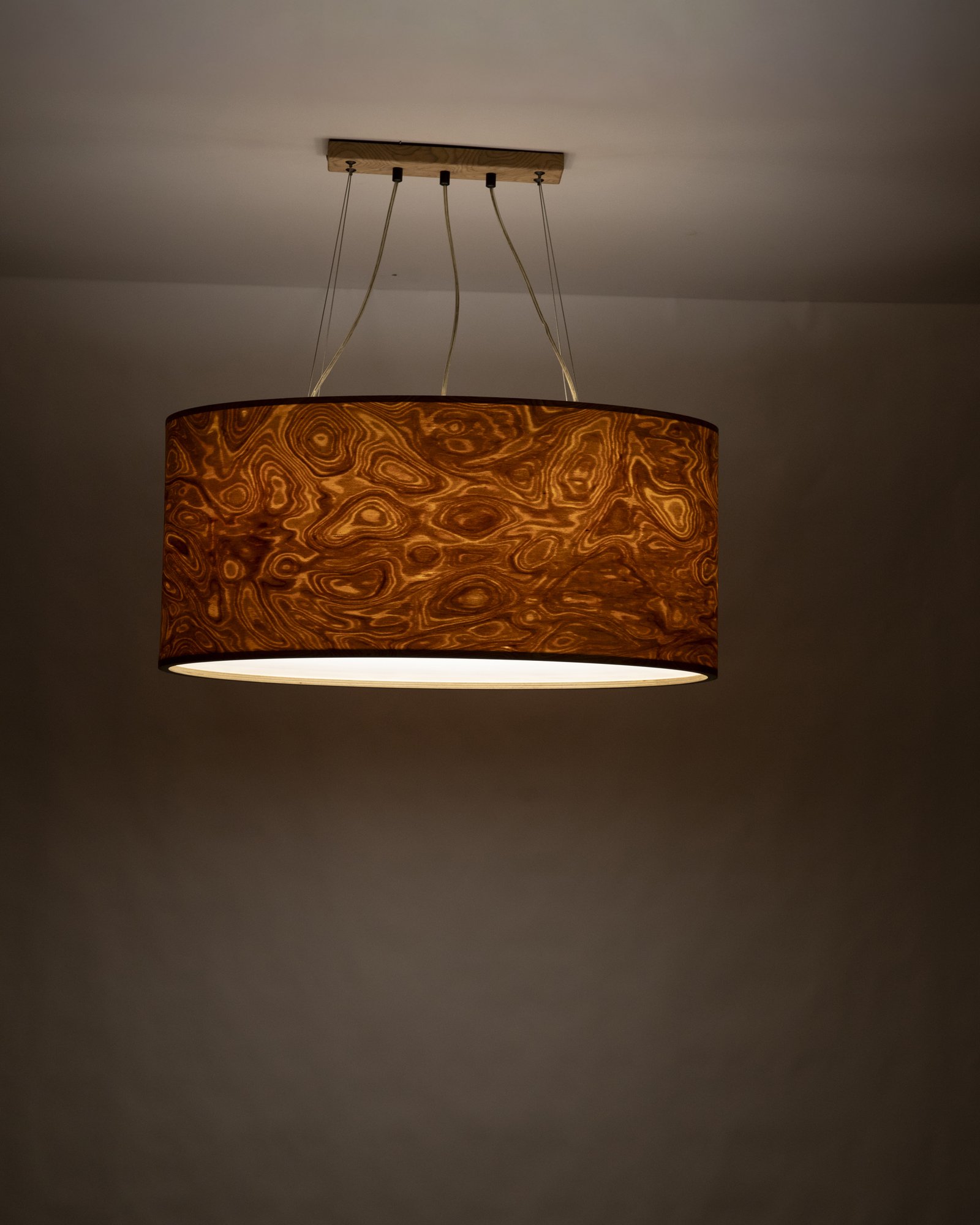 70 cm Pendellampe aus Wurzelholz Furnier für modernes Esszimmer