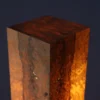 Handgefertigte TULI Holz Tischlampe aus Laurel Furnier für moderne Wohnräume