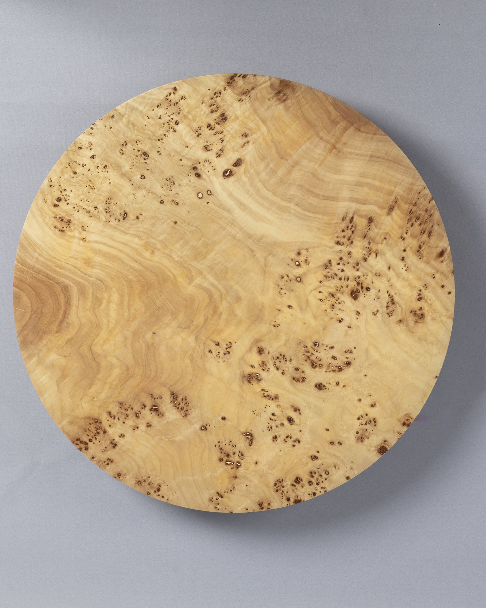 YÖ wall sconce made of mazel wood veneer with soft ambient lighting