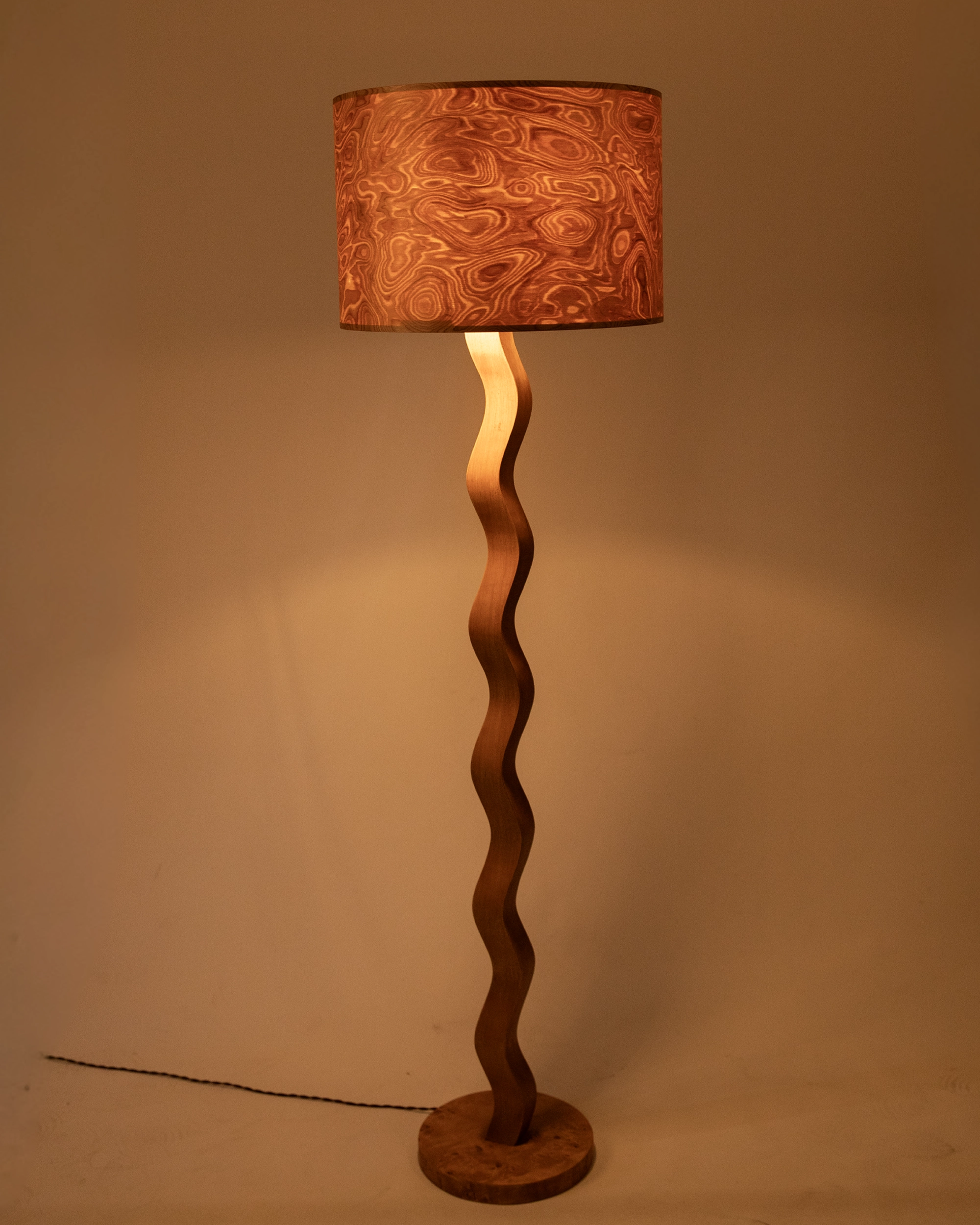 JUURI Stehlampe Wurzelholz handgefertigte Holz Stehlampe aus Eiche