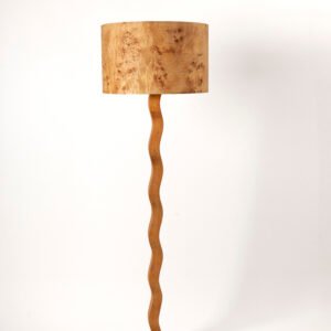 Lámpara de pie KAARME diseño artesanal en madera Mazel