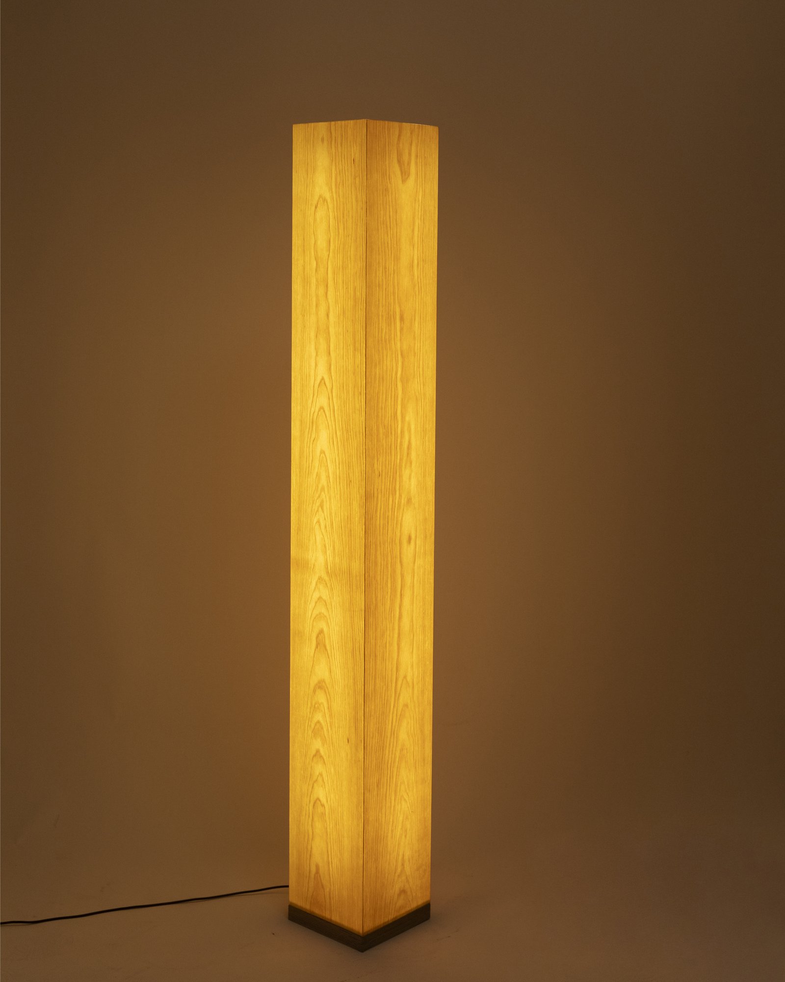NUOTIO pine wood floor lamp – handcrafted LED wooden floor lamp for modern interiors