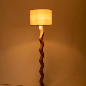 مصباح أرضي من خشب الصنوبر KAARME تصميم حديث LED