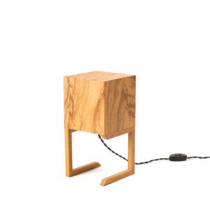 Bunte Tischlampe aus Eschenholz Furnier mit warmem Licht und dekorativem Stil