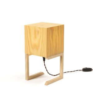 Kiefernholz Tischlampe mit warmem Licht und natürlichem Furnier Design handgemacht