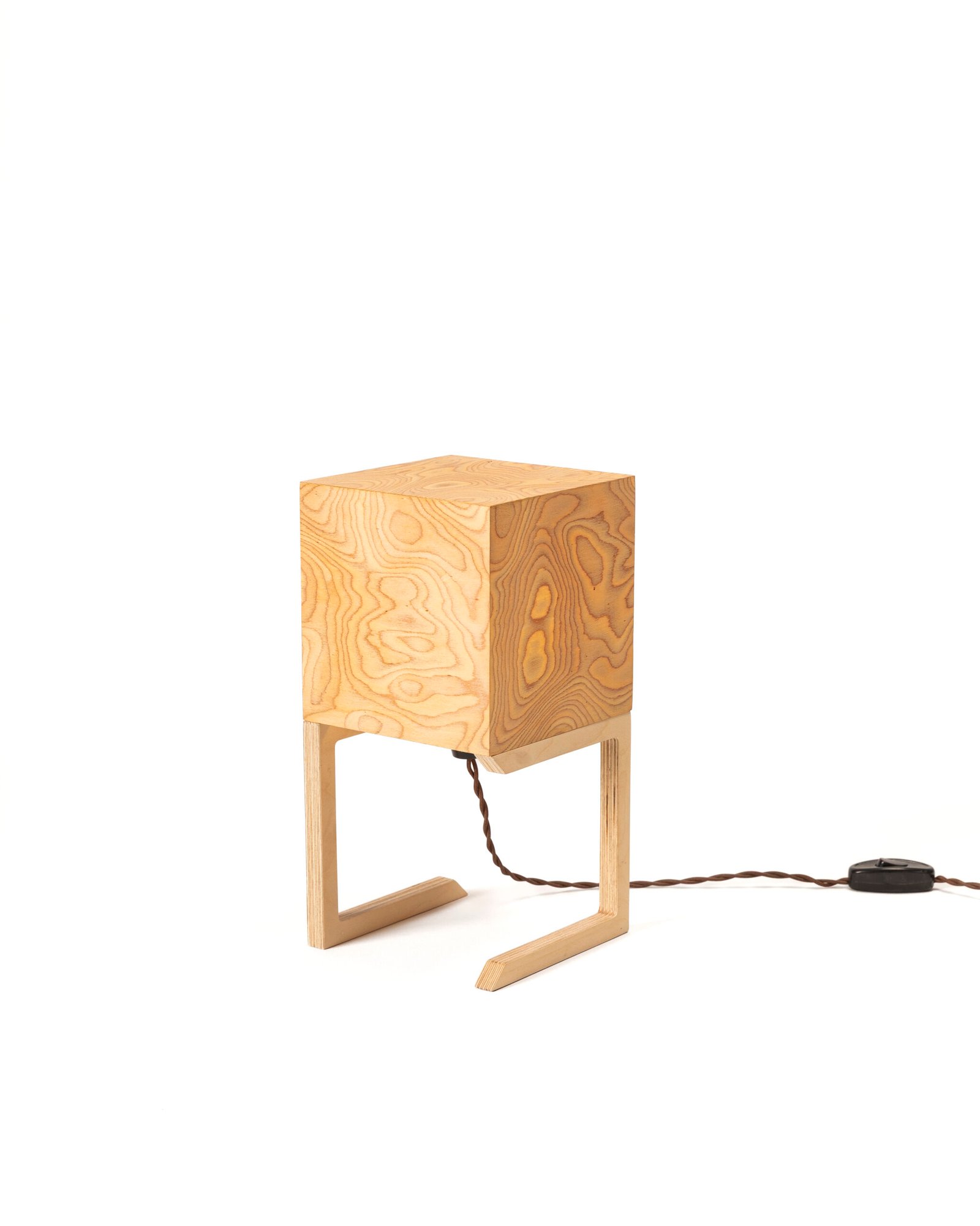 TAHTI lámpara de mesa madera raíz diseño artesanal LED