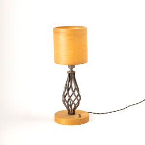 Lámpara LED moderna TIKKA con cuerpo metálico y acabado en roble