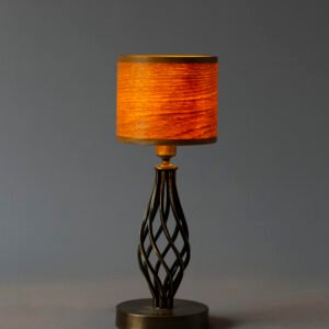 TIKKA Tischlampe aus Eichenholz mit kupfer antikem Körper handgefertigte Holz Tischleuchte warmes Licht modernes Design