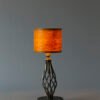 TIKKA Tischlampe aus Eichenholz mit Metallkörper handgefertigte Holz Tischleuchte modernes Design