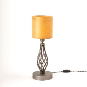Handgefertigte TIKKA Tischleuchte Kiefer Holz Furnier mit Metallgehäuse moderne Holzlampe für Wohnräume