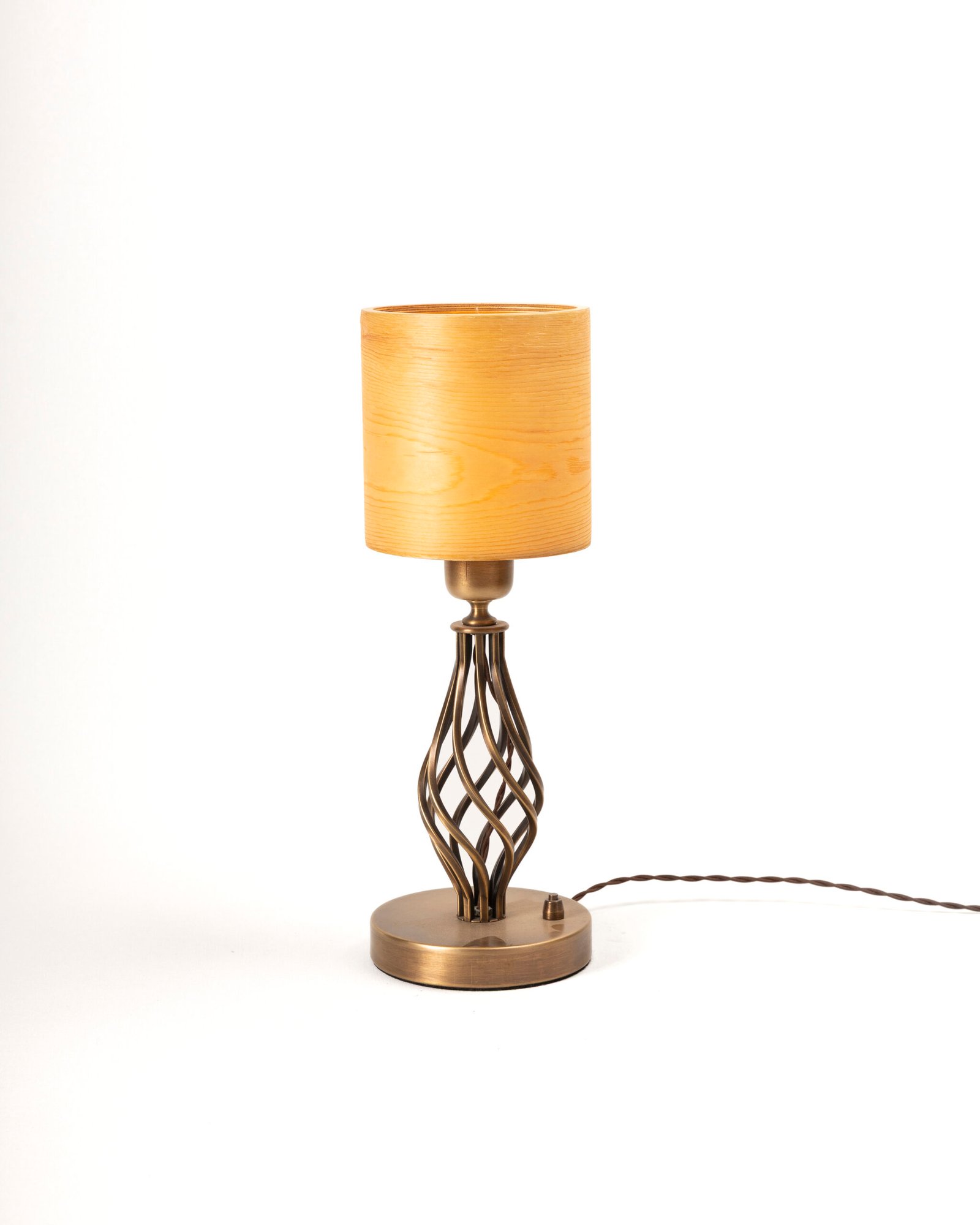 lámpara de mesa madera pino cobre TIKKA diseño moderno