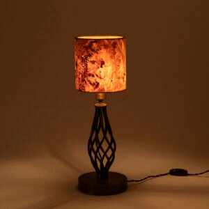 TIKKA Tischlampe aus Mazel Holz mit schwarzem Metallkörper handgefertigte Holz Tischleuchte modernes Design