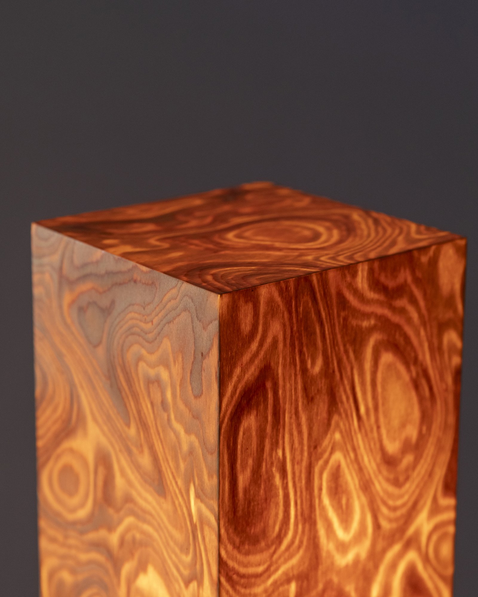 tuli tischlampe aus wurzelholz furnier warmes licht moderne innenbeleuchtung