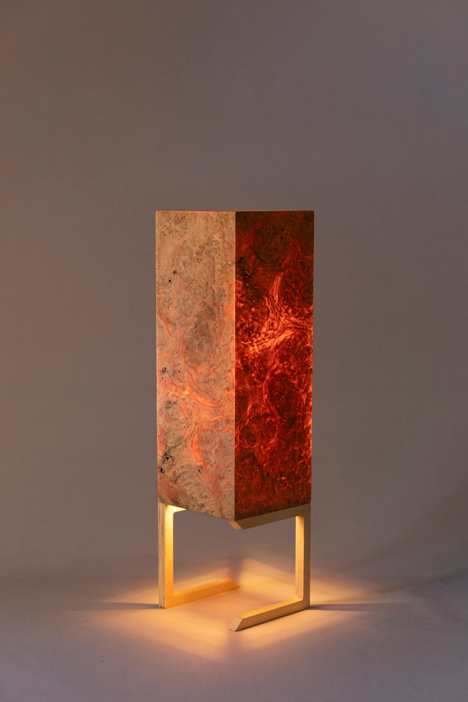 tuli tischlampe aus ulmenholz furnier handgefertigt natürliche design lampe