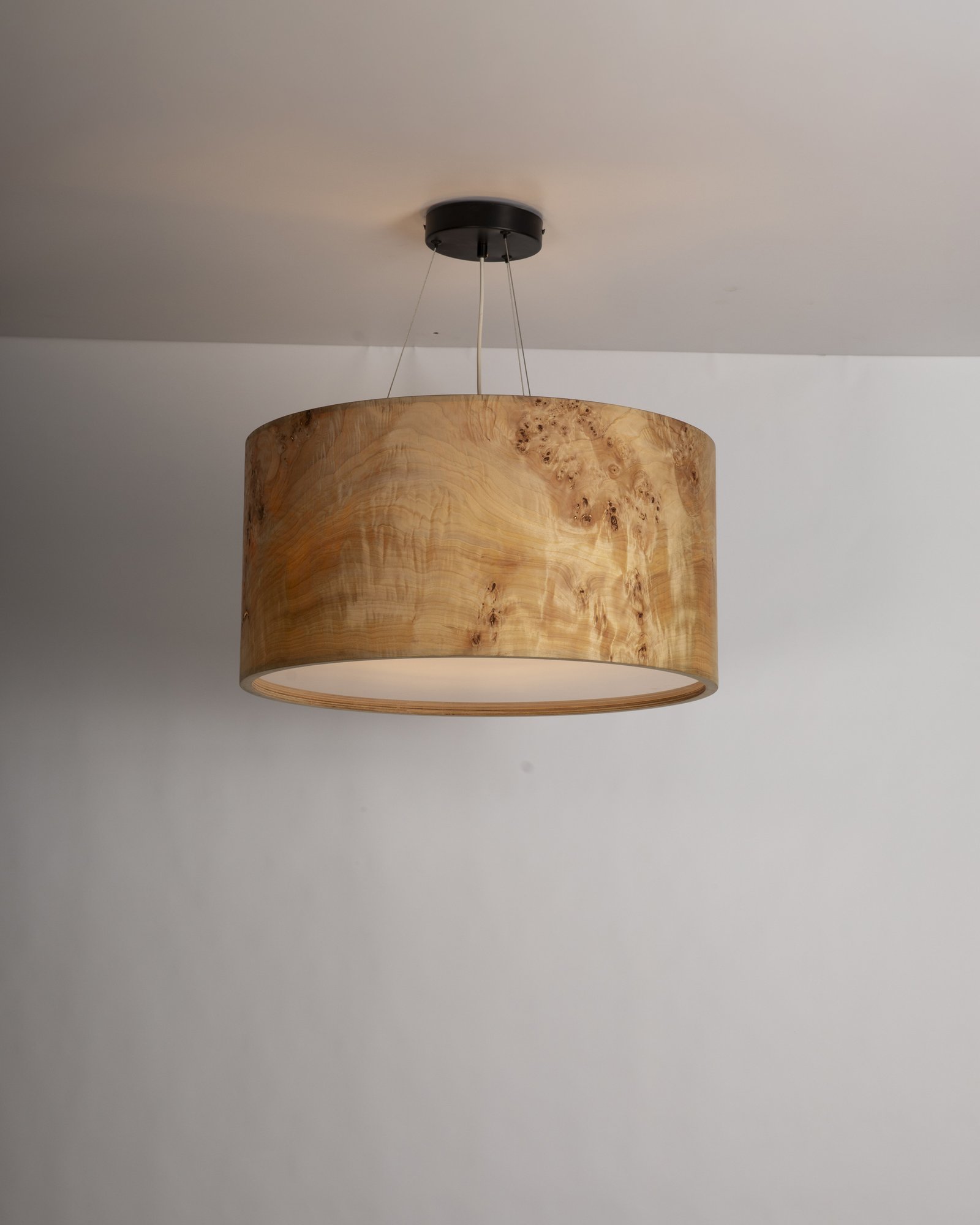 Holz Pendelleuchte VALO 50 cm Mazel Furnier in Frontansicht