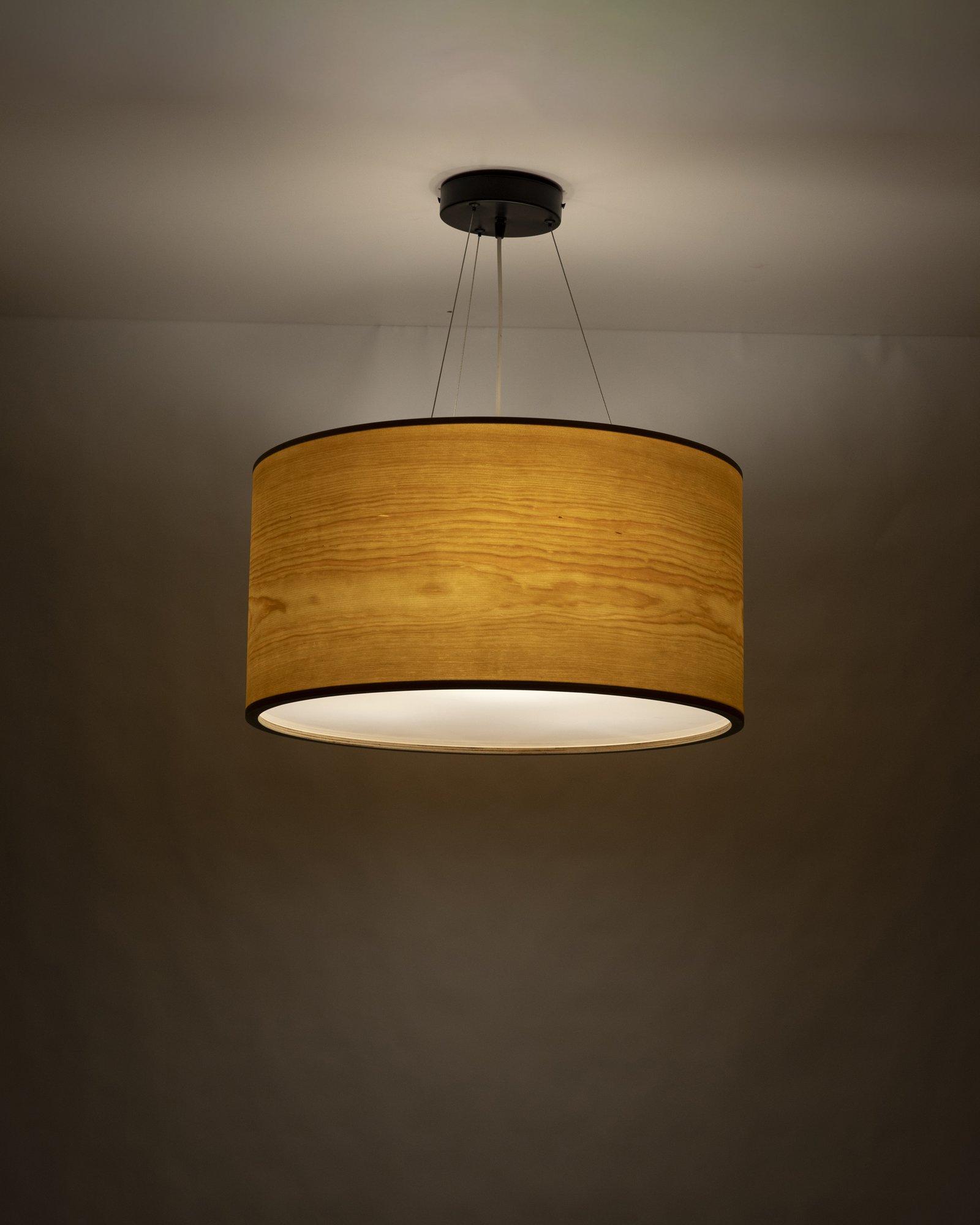 VALO Pendelleuchte 40 cm aus Eiche Holzfurnier mit modernem Design