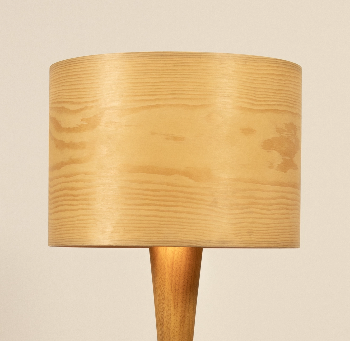 Breite LED Stehlampe Holz VIRTA modernes Design große Räume