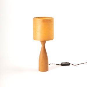 TIKKU Holz Tischlampe aus Kiefernholz handgefertigt mit warmer LED Lichtwirkung
