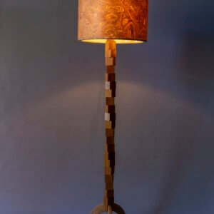 lámpara de pie JUURI chapa de raíz artificial madera artesanal roble