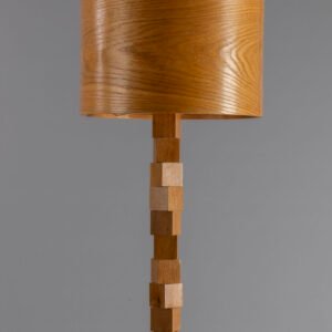 مصباح JUURI من البلوط مع تشطيب تأثير الجذور