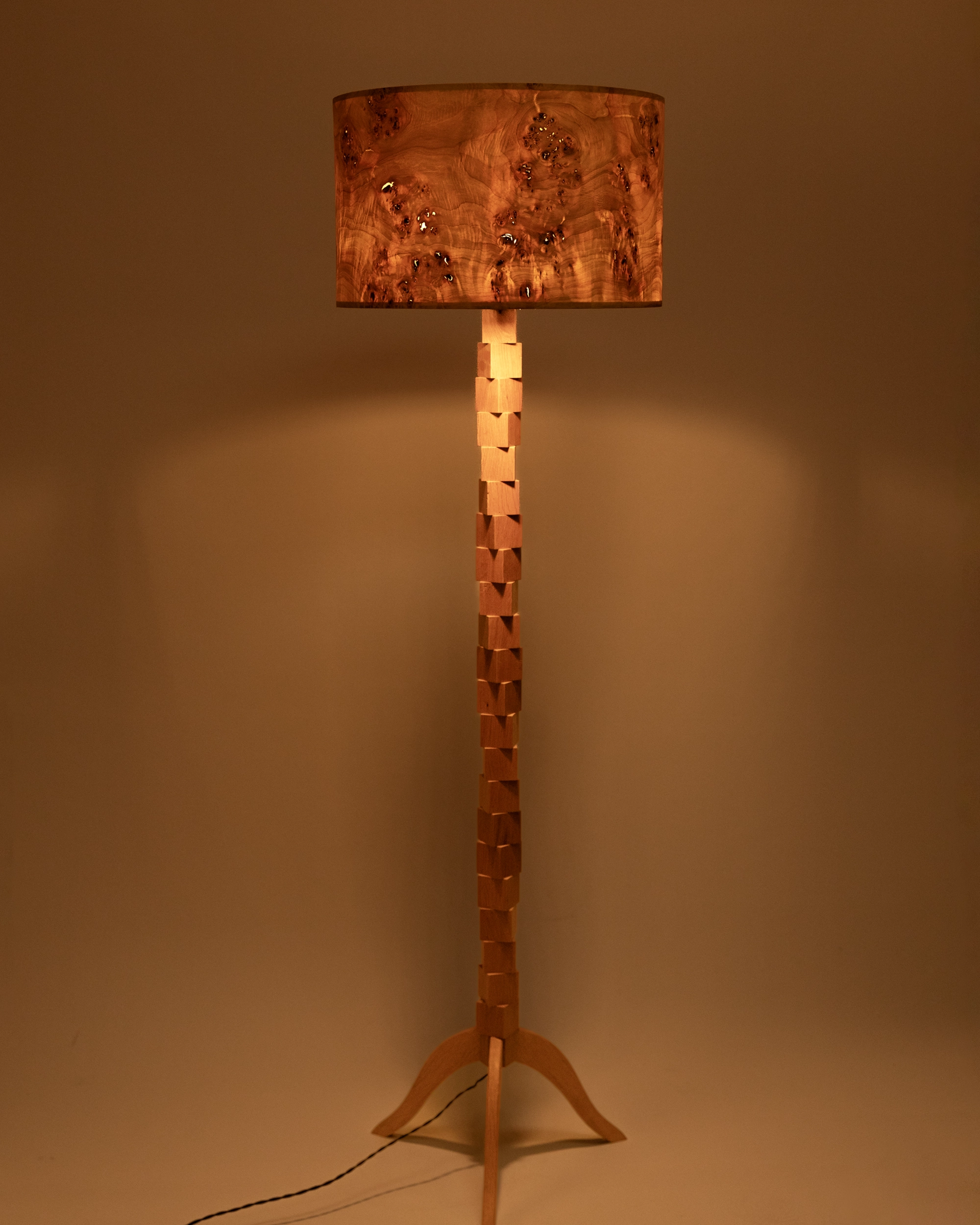 juuri-stehlampe-wohnzimmer-licht-3