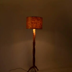 lámpara de pie JUURI artesanal de madera Mazel