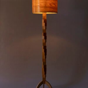 Lámpara de pie de madera JUURI en roble artesanal E27 LED